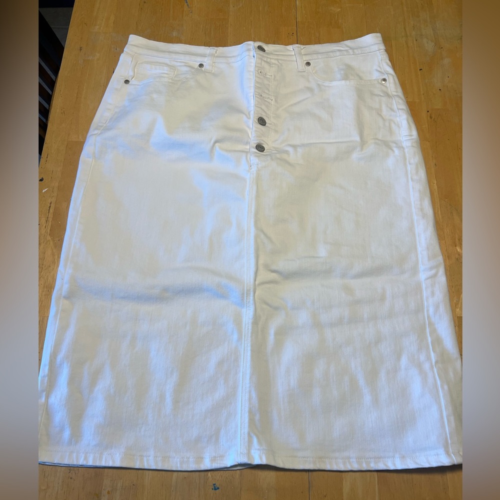 Banana Republic White Denim Knee Length Back Slit Skirt 18